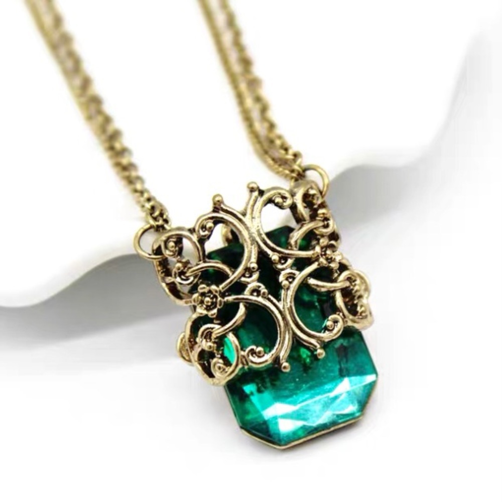Elegant Vintage Look Green Resin Pendant Double Chain Necklace - Picture 1 of 12